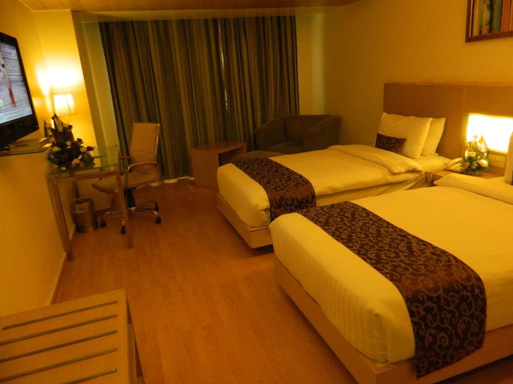 Hotel Park Maple Amritsar Esterno foto