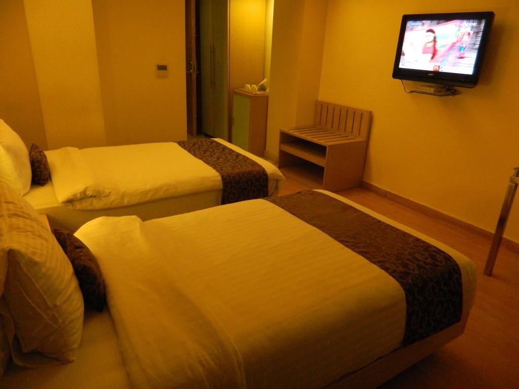 Hotel Park Maple Amritsar Esterno foto