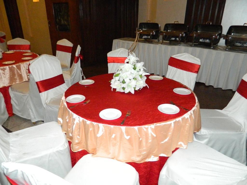 Hotel Park Maple Amritsar Esterno foto